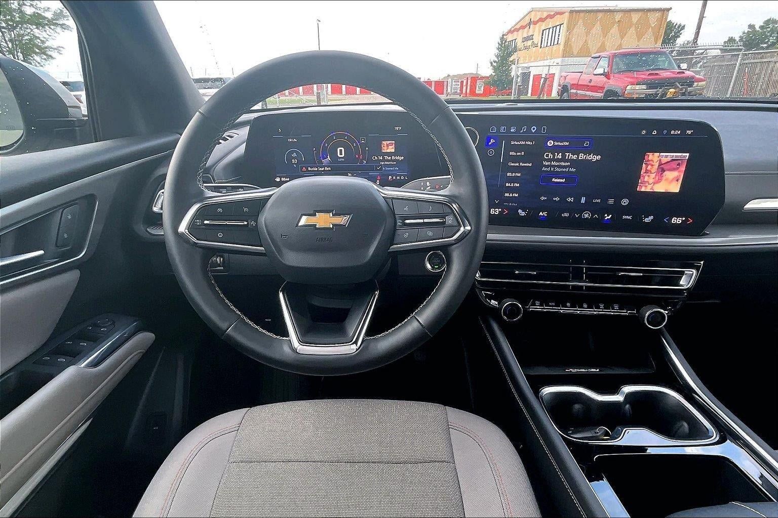 Used 2026 Chevrolet Traverse LT w/ Driver Confidence Package FWD image 5