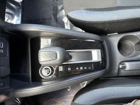 Used 2025 Nissan Versa SV FWD image 39