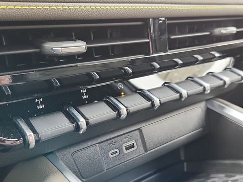 New 2026 Chevrolet Colorado ZR2 w/ ZR2 Bison Edition AWD/4WD image 18