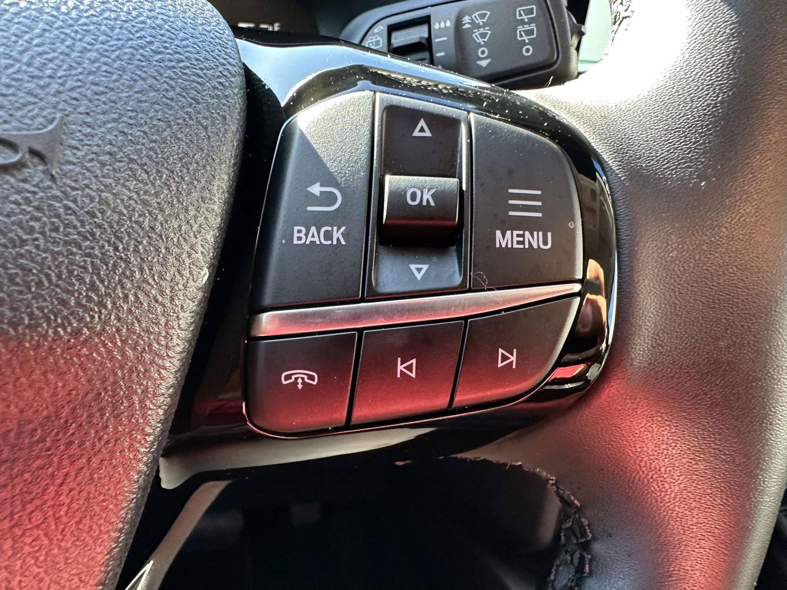 Used 2025 Ford Escape SE FWD image 18