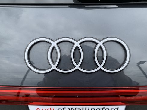 Used 2025 Audi Q5 Premium w/ Convenience Package image 21