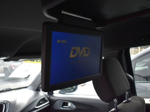 Used 2021 Chrysler Pacifica Touring w/ S Appearance Package image 17