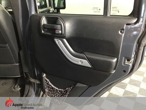 Used 2016 Jeep Wrangler Unlimited Sahara w/ Connectivity Group image 18