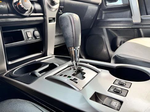 Used 2018 Toyota 4Runner SR5 Premium RWD image 18
