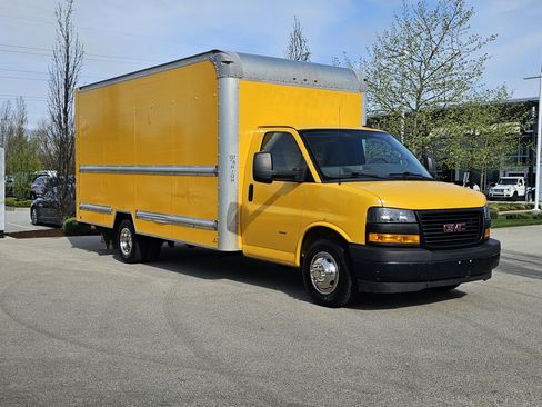 Used 2018 GMC Savana 3500 Extended w/ Driver Convenience Package RWD image 1