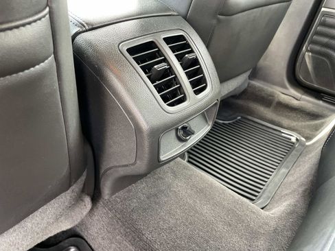 Used 2017 Ford Taurus SEL w/ Equipment Group 201A image 15