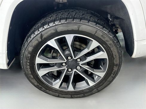 Used 2022 Jeep Grand Cherokee Overland w/ Luxury Tech Group IV image 33