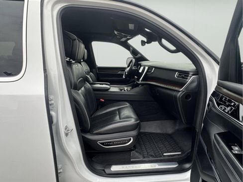 Used 2023 Jeep Grand Wagoneer Series II image 53