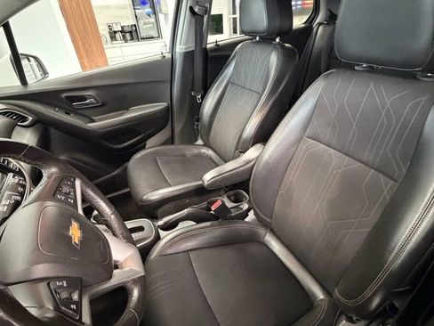 Used 2019 Chevrolet Trax LT w/ LT Convenience Package image 8