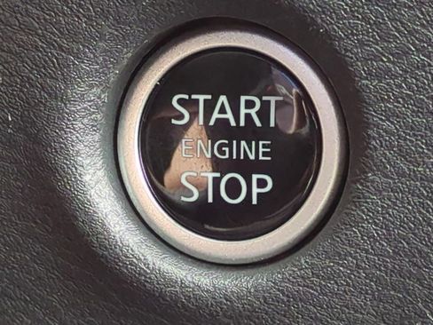 Certified 2025 Nissan Frontier PRO-4X w/ Interior Protection Package image 24