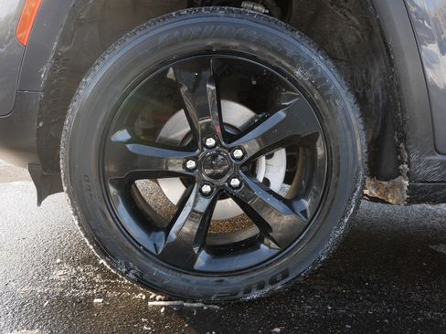 Used 2023 Jeep Grand Cherokee Altitude image 15