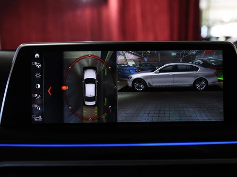 Used 2018 BMW 750i image 25