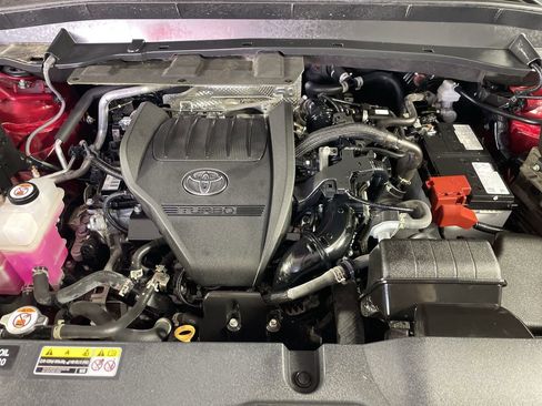 Used 2024 Toyota Grand Highlander AWD image 10