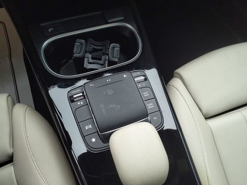 Used 2023 Mercedes-Benz CLA 250 image 29