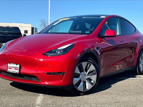 Used 2023 Tesla Model Y Long Range image 1