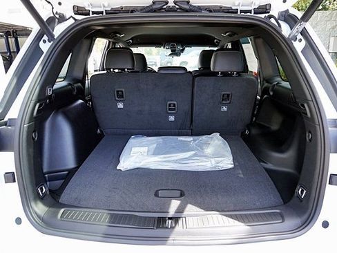 New 2026 Jeep Grand Cherokee Altitude RWD image 16