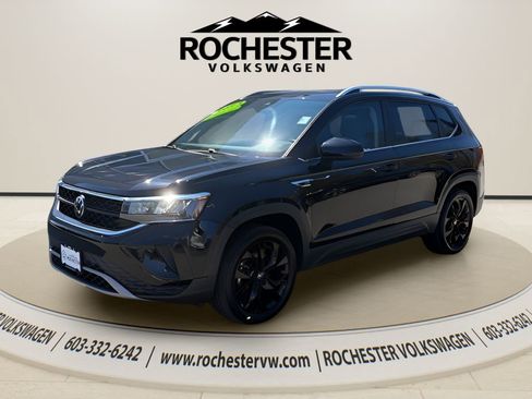 Used 2023 Volkswagen Taos SE AWD/4WD image 2