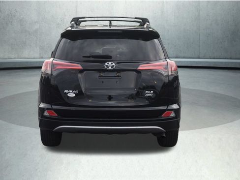 Used 2018 Toyota RAV4 XLE AWD/4WD image 13