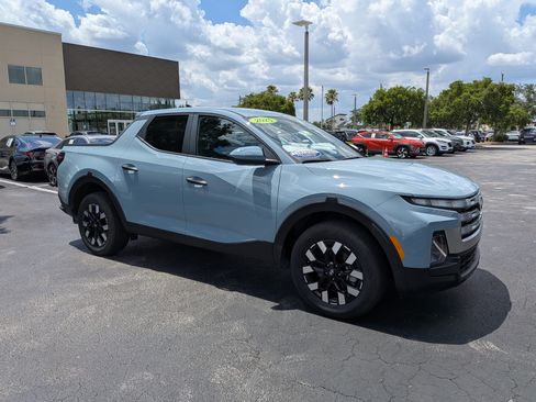 Used 2025 Hyundai Santa Cruz SE FWD image 2
