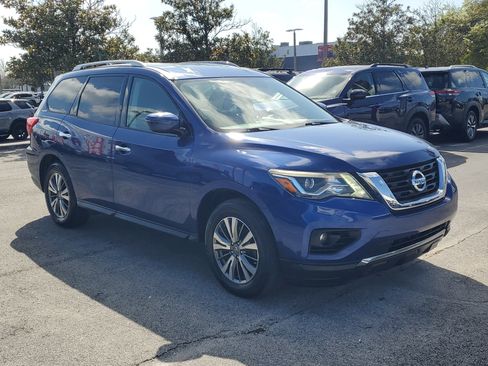 Certified 2019 Nissan Pathfinder SV image 3