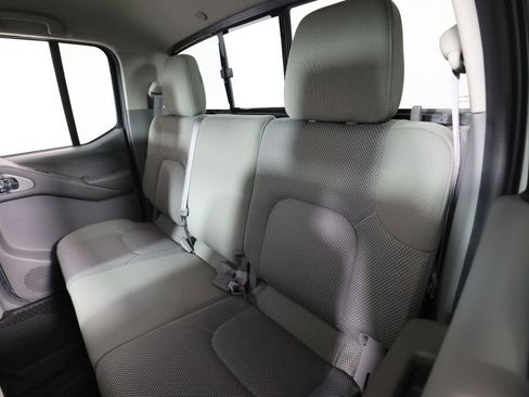 Used 2018 Nissan Frontier SV image 15