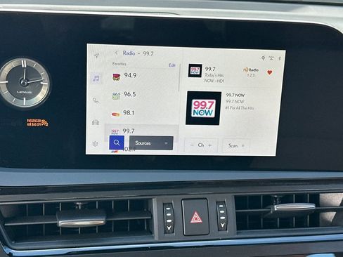 Used 2025 Lexus ES 300h w/ Premium Package image 24