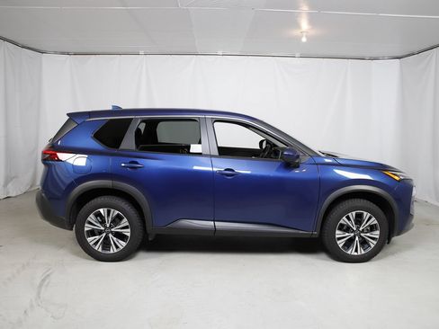Used 2023 Nissan Rogue SV AWD/4WD image 2