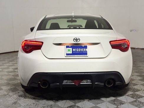 Used 2017 Toyota 86 RWD image 5
