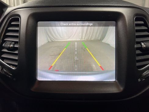 Used 2020 Jeep Compass Trailhawk AWD/4WD image 36