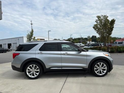 Certified 2022 Ford Explorer Platinum w/ Equipment Group 601A RWD image 11