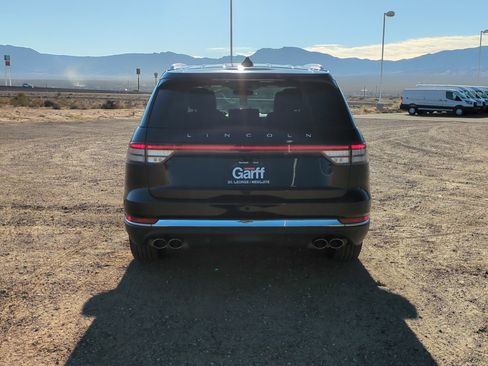 Used 2025 Lincoln Aviator 2WD image 4