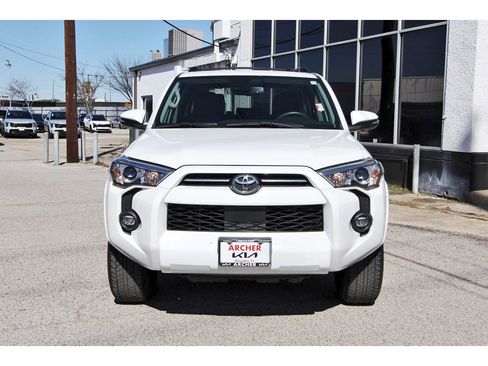 Used 2023 Toyota 4Runner SR5 Premium image 2