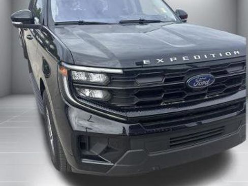 Certified 2025 Ford Expedition Active RWD image 10