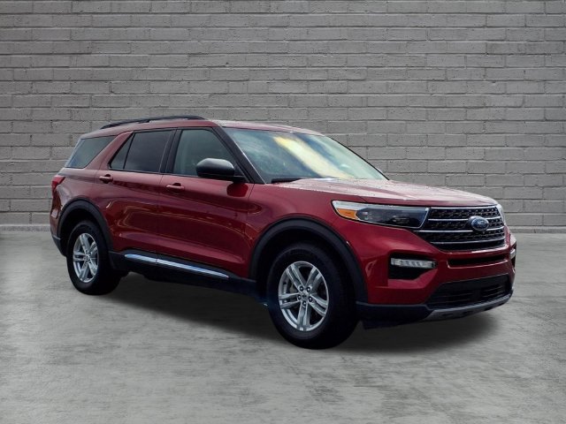 Used 2023 Ford Explorer XLT w/ Equipment Group 202A AWD/4WD image 4