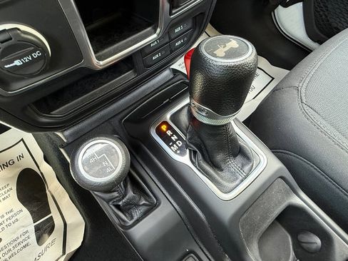Used 2023 Jeep Wrangler Unlimited Sport AWD/4WD image 27