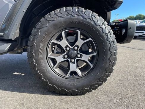 Used 2018 Jeep Wrangler Unlimited Rubicon w/ Dual Top Group AWD/4WD image 34