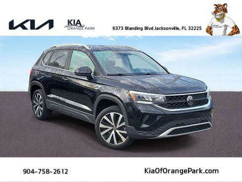 Used 2024 Volkswagen Taos SE image 1