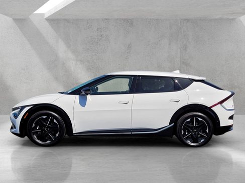 Used 2025 Kia EV6 Wind RWD image 7