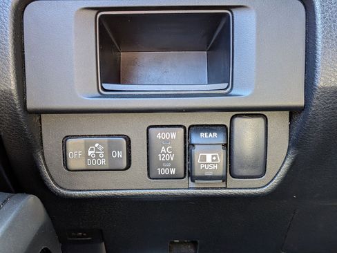 Used 2017 Toyota Tacoma 4x4 Double Cab image 13