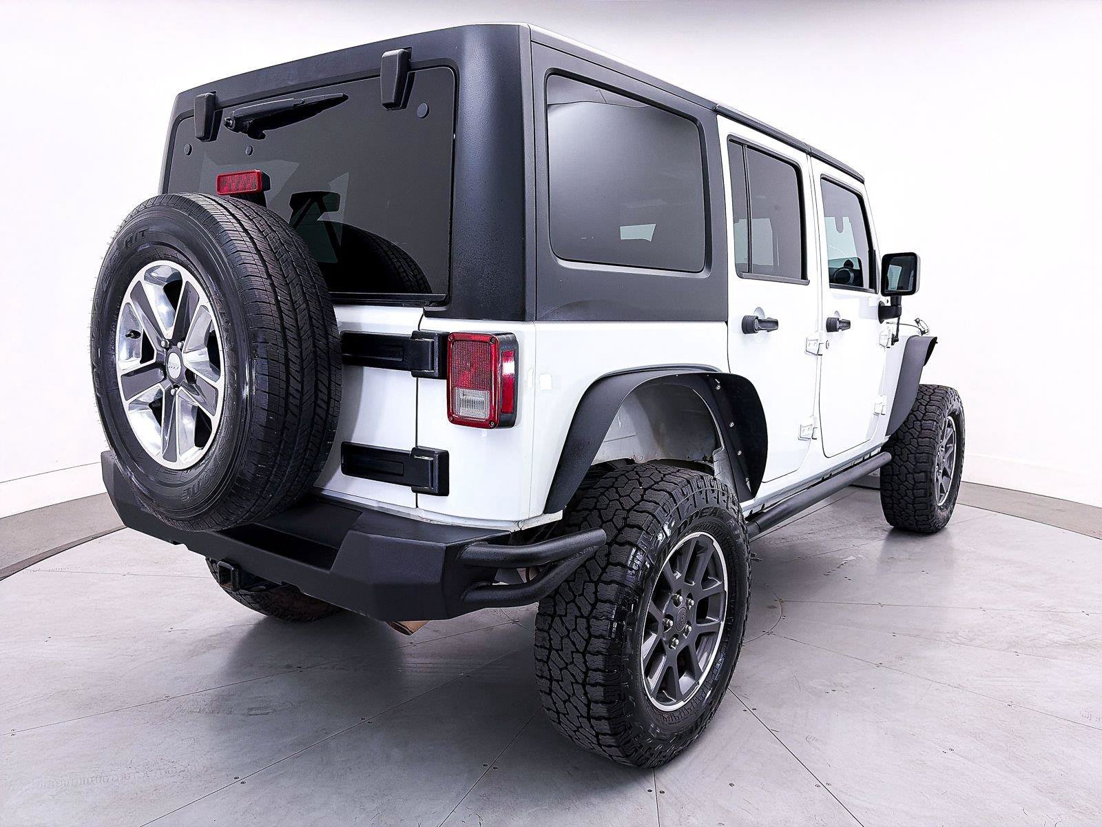 Used 2016 Jeep Wrangler Unlimited Sahara w/ Connectivity Group AWD/4WD image 13