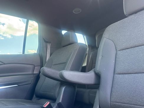 Used 2025 Chevrolet Traverse LT FWD image 41