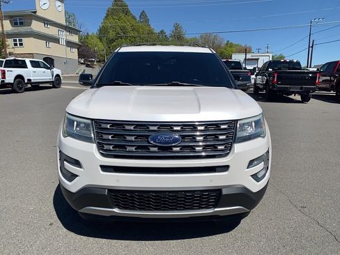 Certified 2017 Ford Explorer XLT w/ Equipment Group 202A FWD image 3