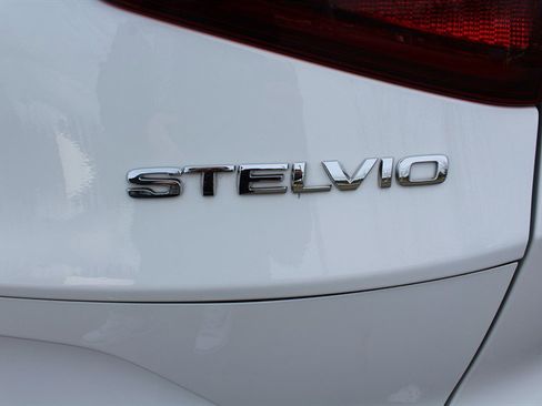 Used 2022 Alfa Romeo Stelvio Sprint image 35