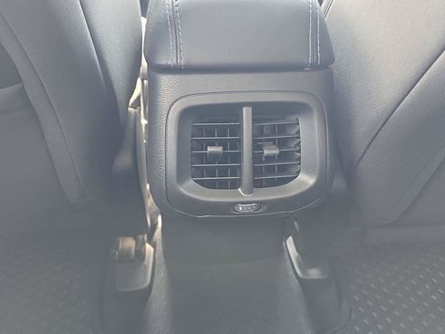 Used 2019 Jeep Cherokee Latitude w/ Cold Weather Group FWD image 18
