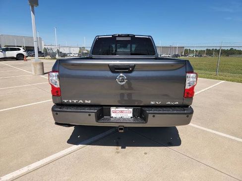 Certified 2019 Nissan Titan SV w/ SV Convenience Package image 6