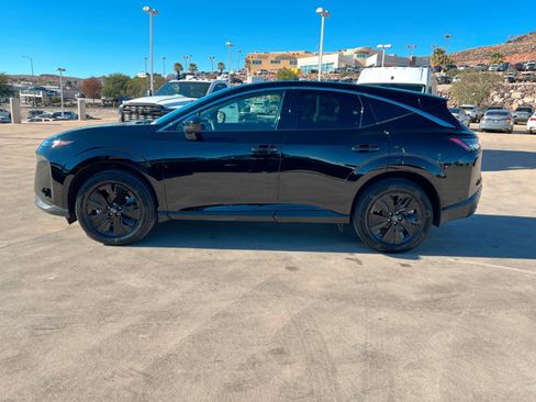 Used 2025 Nissan Murano SV image 2