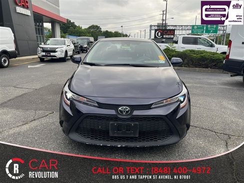 Used 2022 Toyota Corolla LE FWD image 2