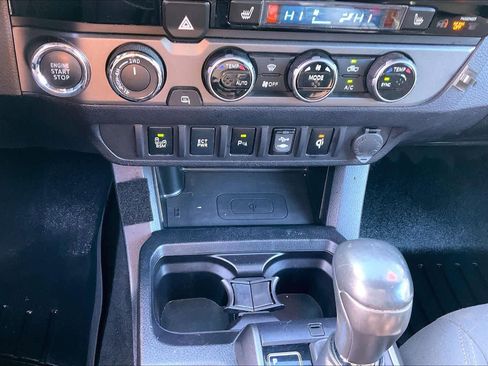 Used 2017 Toyota Tacoma TRD Off-Road image 34