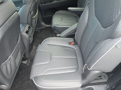 Used 2025 Hyundai Palisade SEL FWD image 12