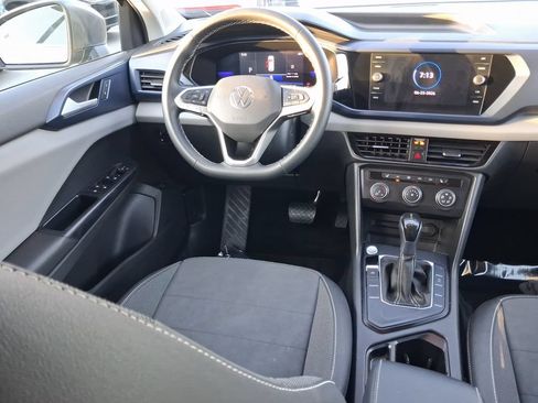 Certified 2022 Volkswagen Taos SE FWD image 10